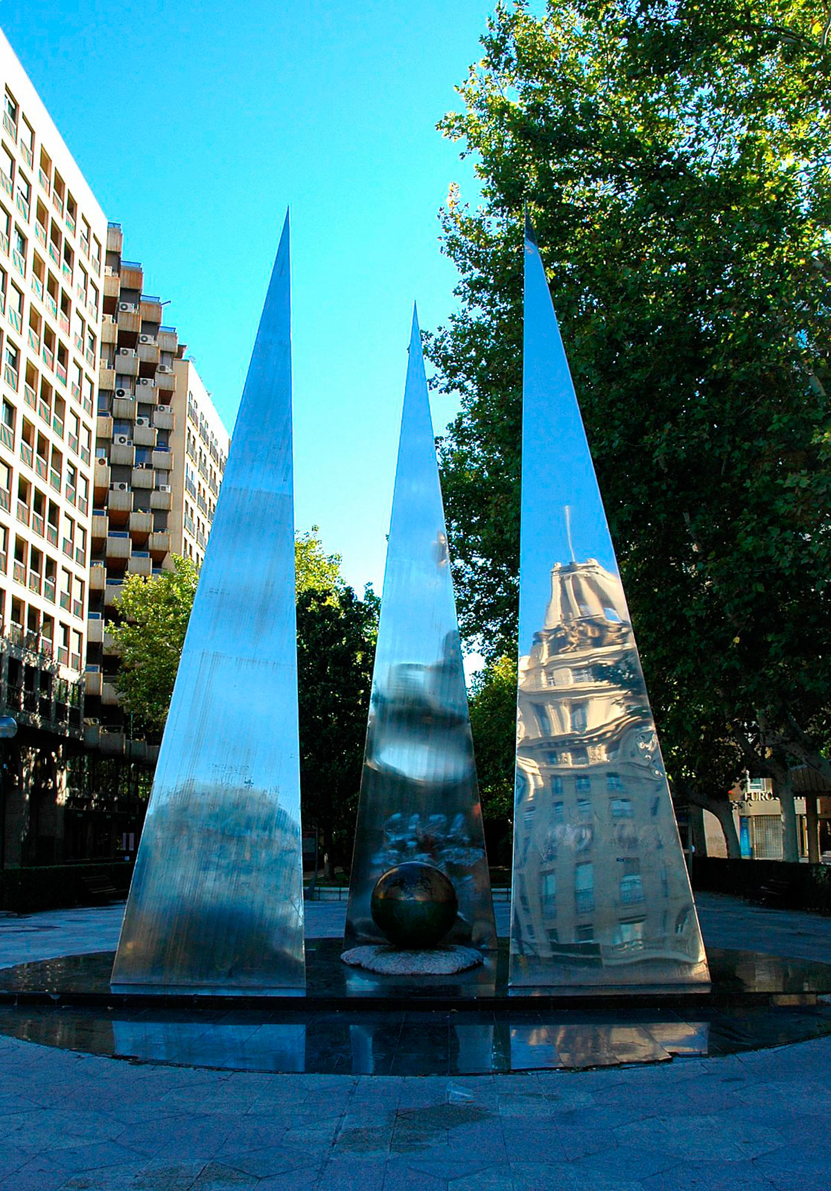 Escultor en Zaragoza - Obra Pública - La Constitución